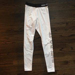 White Nike Pro Just Do It Leggings